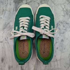 Cariuma Size 10 Canvas Sneakers